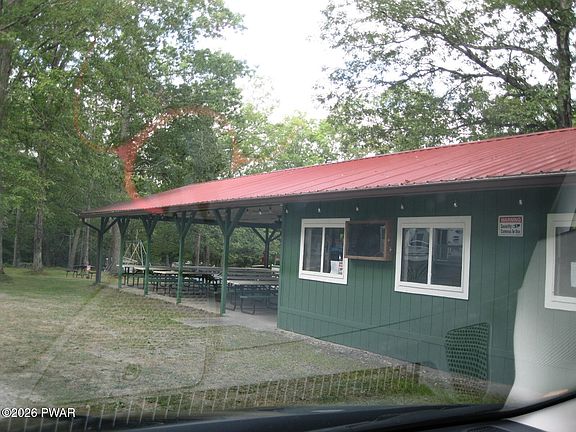 4th image of 102 Rocky Ln