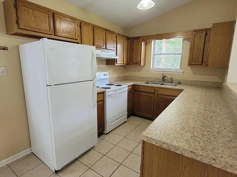 1821 Countrywood Blvd — Photo 4