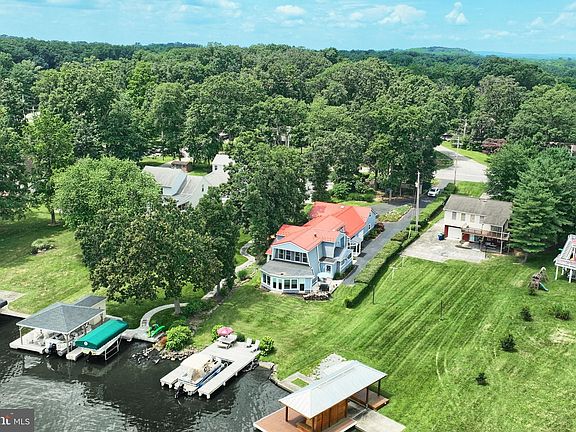 5th image of 132 Lake Meade Dr