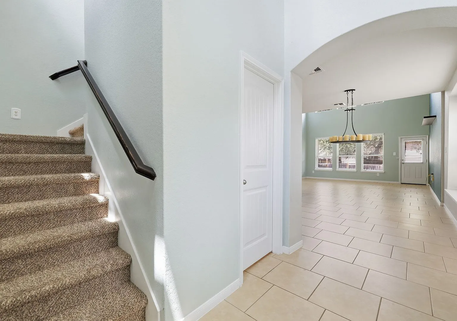 Move-In Special: One Week Free Stunning Two-Story Home In Wolf Creek — Photo 2
