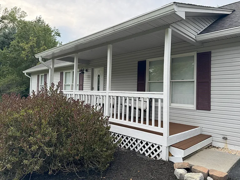 46 Housman St — Photo 3
