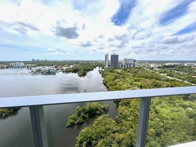 17111 Biscayne Blvd #2102 — Photo 34