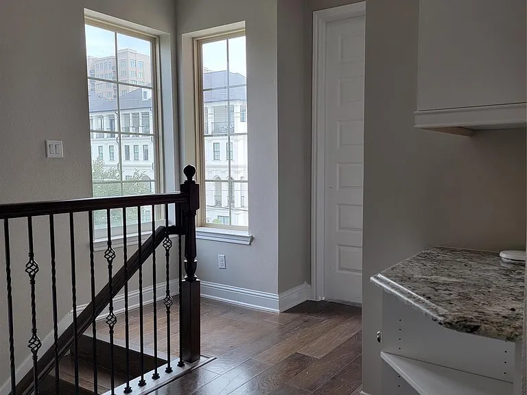 1702 Calumet St — Photo 38