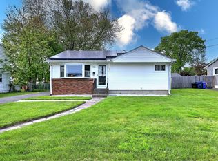 27 Aircraft Rd, West Haven, CT 06516