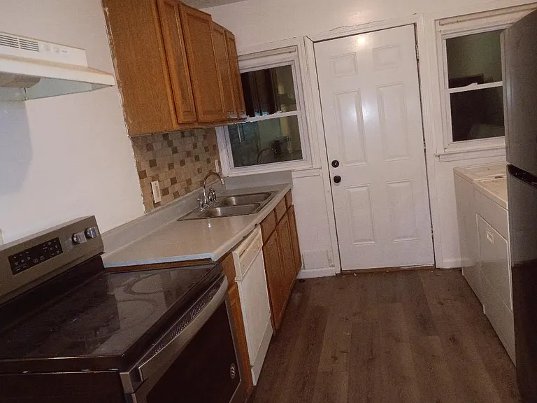 3282 Russell St — Photo 8