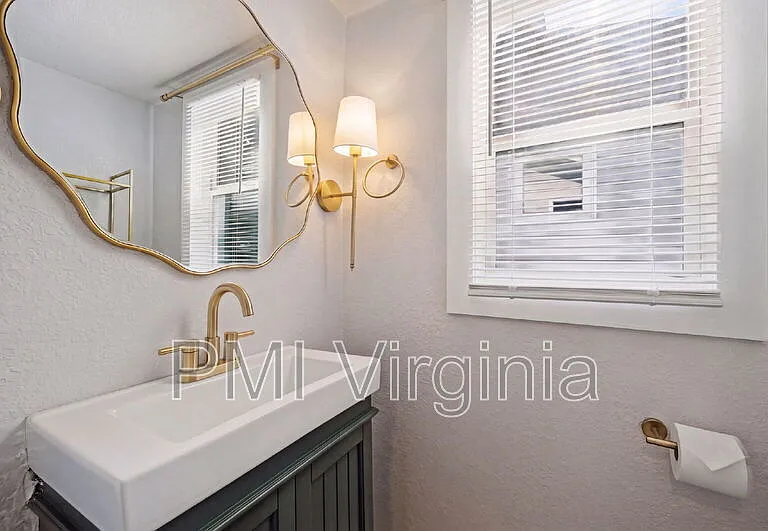 1035 W 36th St — Photo 13
