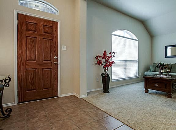 2nd image of 1051 Shadybrook Ln