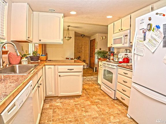 5th image of 207 Marshall St