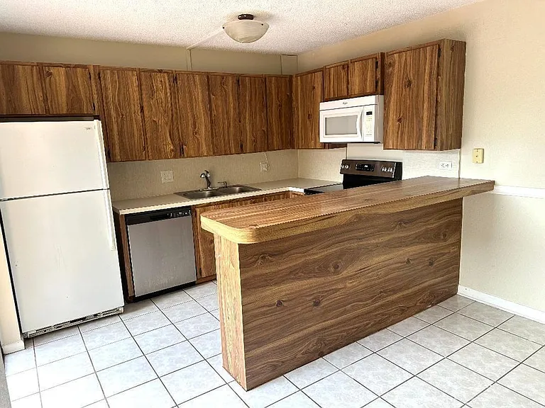 1006 10th Ln — Photo 1