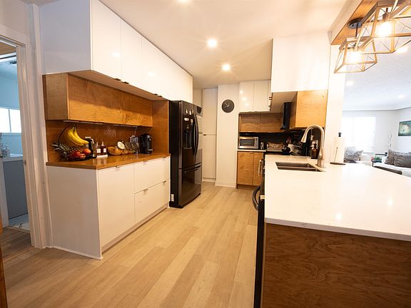 3rd image of 26 Terence Bay Rd