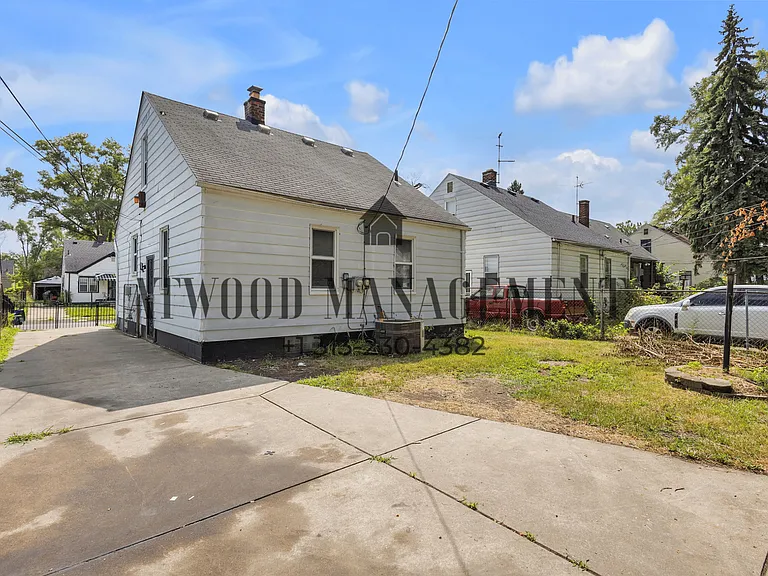 19355 Caldwell St — Photo 19