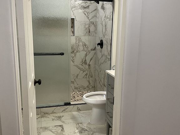 Primary room bathroom