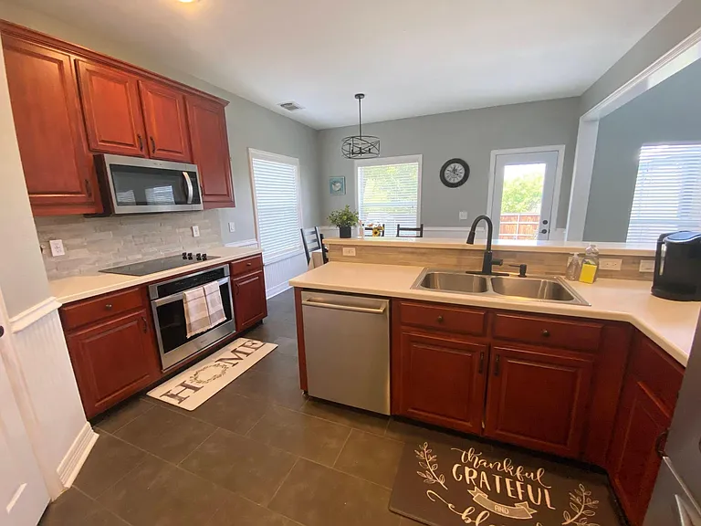 2125 Columbia Dr — Photo 11