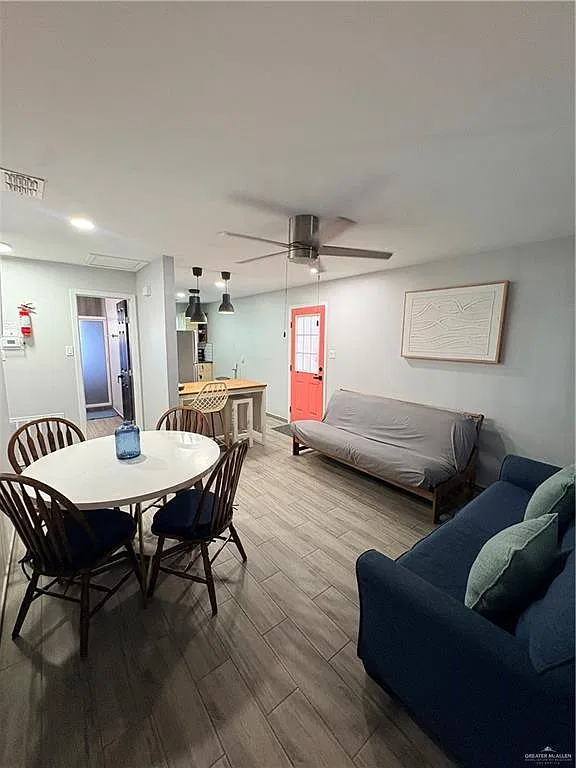 2 bed, 1.0 bath, 1963 sqft, $1,800 — Photo 3