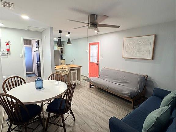 3rd image of 906 E Loeb St #910
