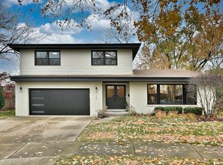 705 S Edgewood Ave, Elmhurst, IL 60126