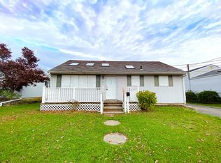 11 India Pl, Amityville, NY 11701