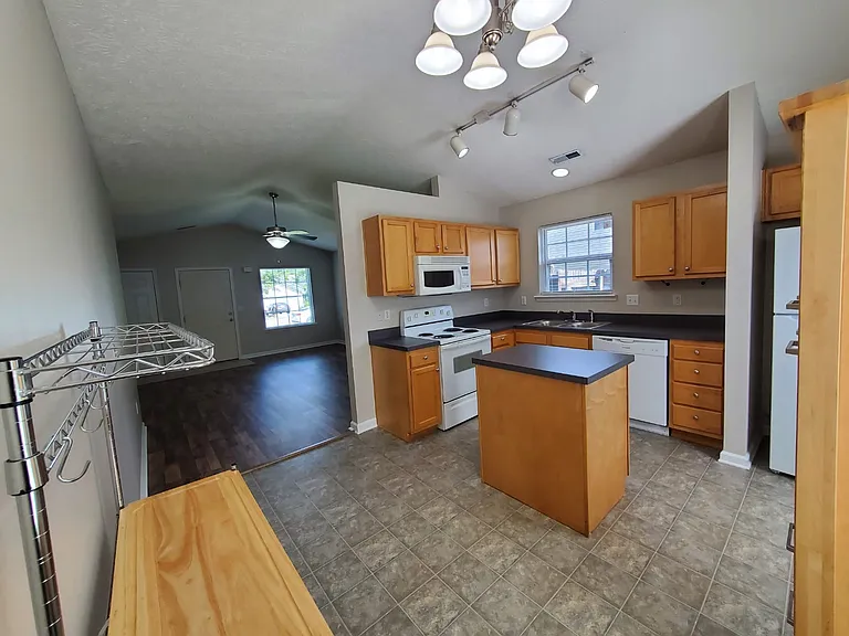 204 Lucille Dr — Photo 27