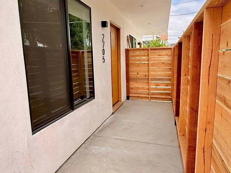2705 Benedict St — Photo 3