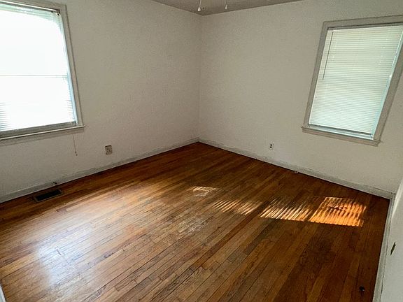5th image of 1521 Mayhew St