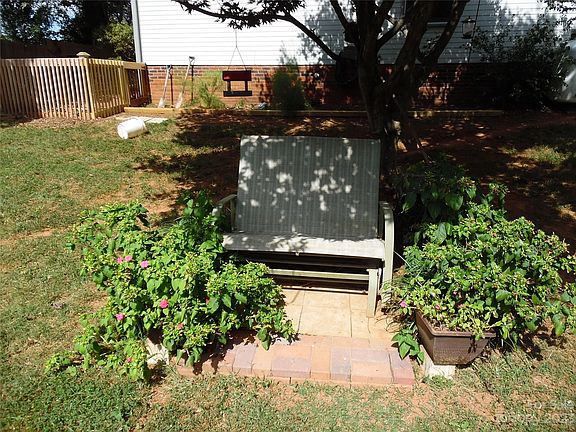 5th image of 1104 Saint Charles Ct