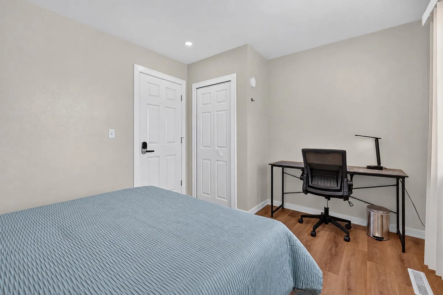 4 bed, 2.0 bath, 1636 sqft, $892 — Photo 2