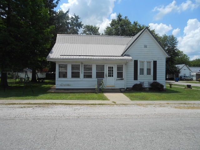 1st image of 207 W Race St