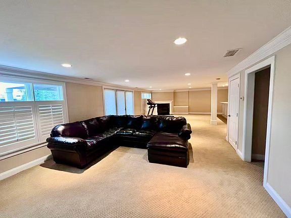 5th image of 17 Ivana Dr Unit 17