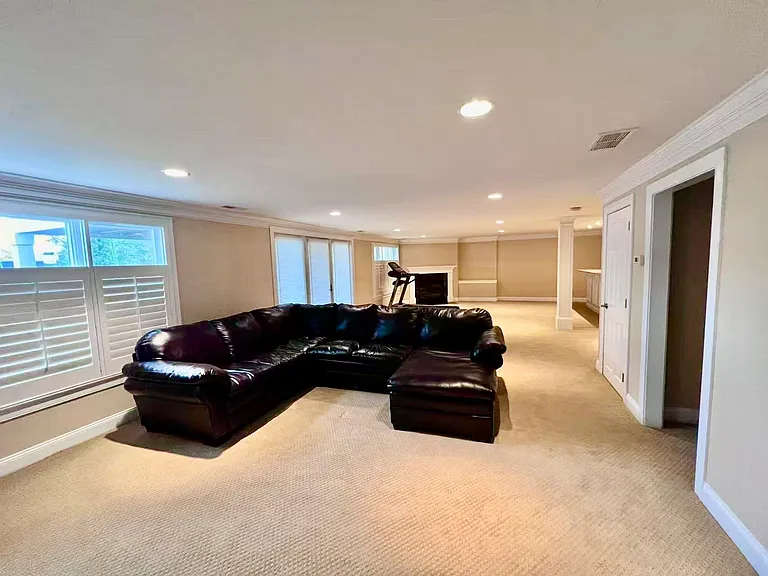 17 Ivana Dr #17 — Photo 4