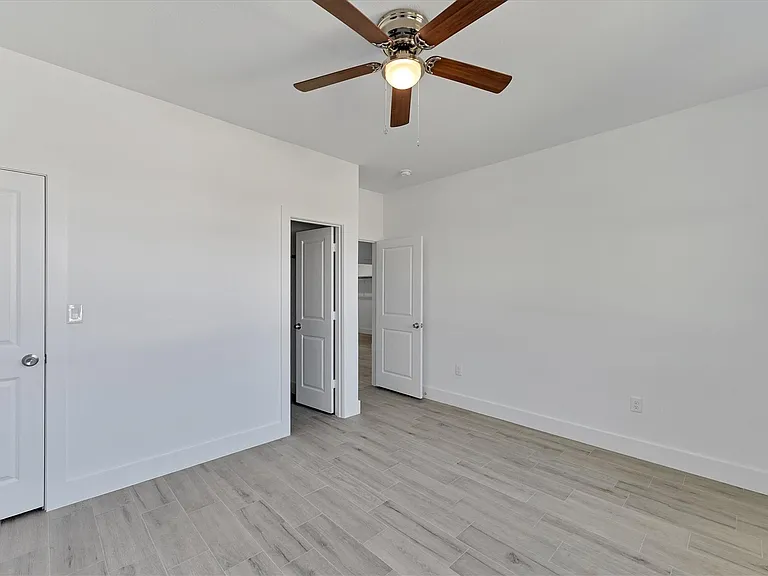 939 Lake View Dr — Photo 27