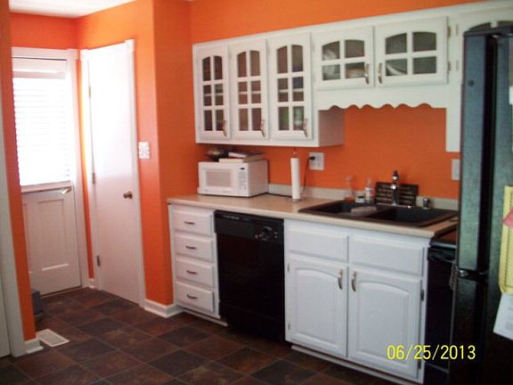 5th image of 81 Spicer Ave