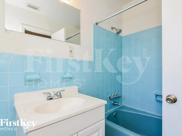 4818 W Bay Villa Ave — Photo 10