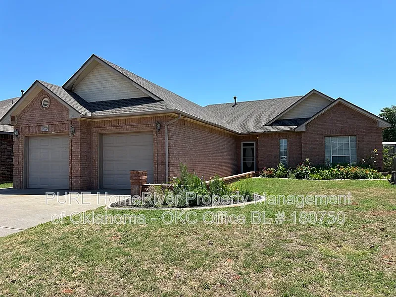 3 bed, 2.0 bath, 1359 sqft, $1,395 — Photo 2