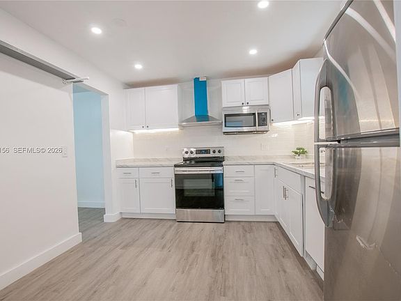 2nd image of 300 S Luna Ct APT 2