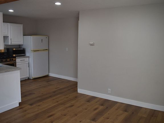 5th image of 13037 Julian Ave