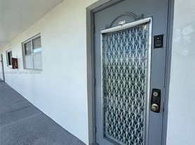 8450 Sunrise Lakes Blvd, Fort Lauderdale, FL