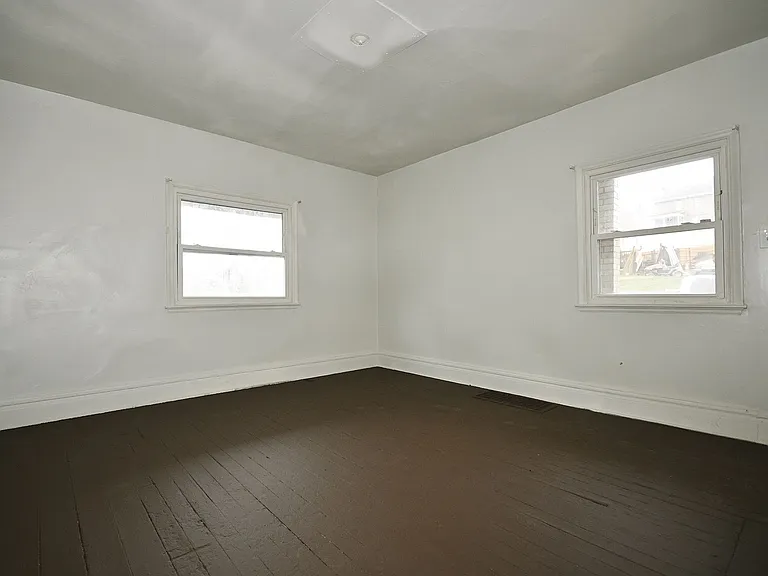 1243 Evans St — Photo 6