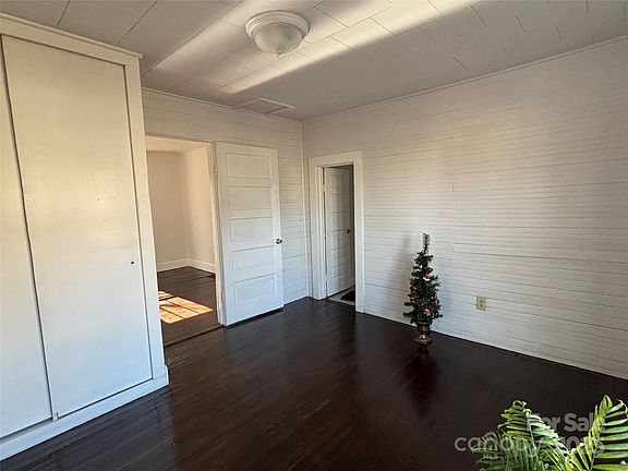 5th image of 142 26th St SW