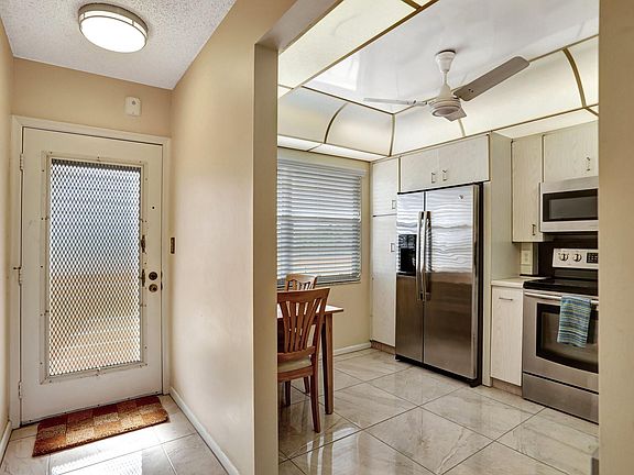 3rd image of 2405 Antigua Circle #D4