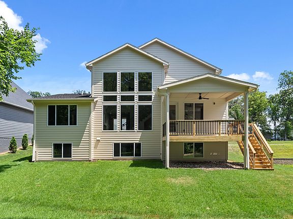 2nd image of 812 Pelican Dr