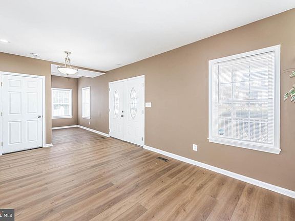 3rd image of 4021 Barrington Rd