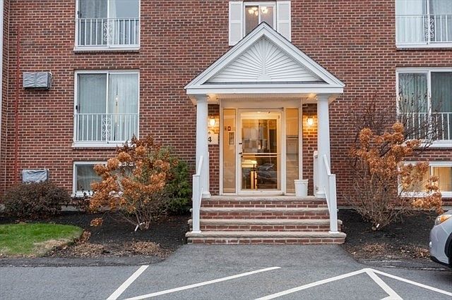 1st image of 4 Birchwood Point #204
