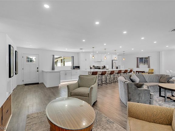 4th image of 2608 W Oakey Blvd