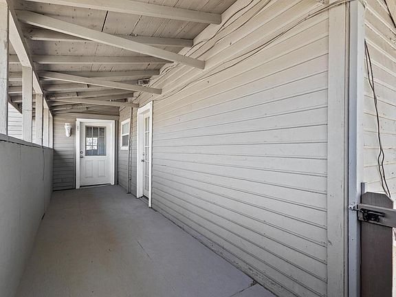 4th image of 913 W Chestnut Street # Fl 2nd