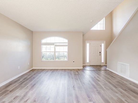 4th image of 106 Redwing Ct