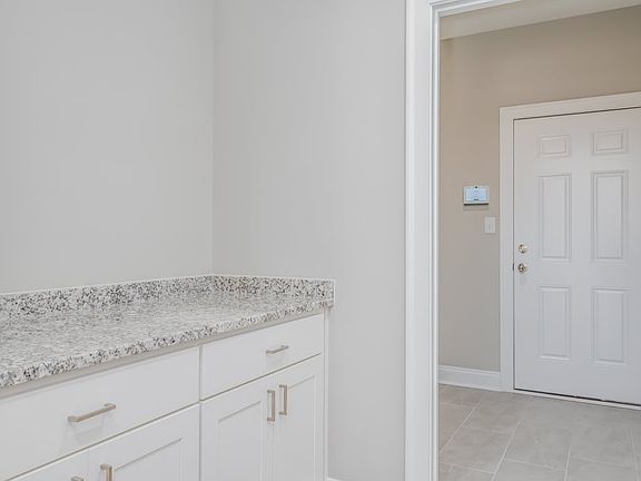 5th image of 605 Garrett Dr