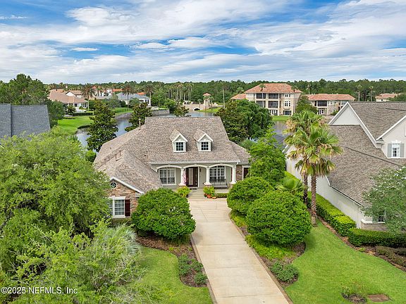 3rd image of 159 LA MESA Drive