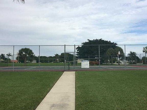 Tennis courts in the Community