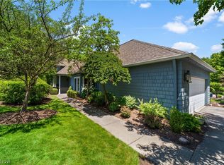 26 Haskell Dr, Bratenahl, OH 44108