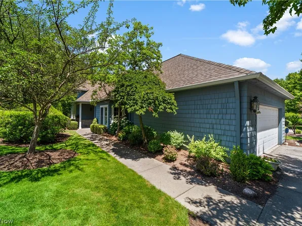 26 Haskell Dr, Bratenahl, OH 44108
